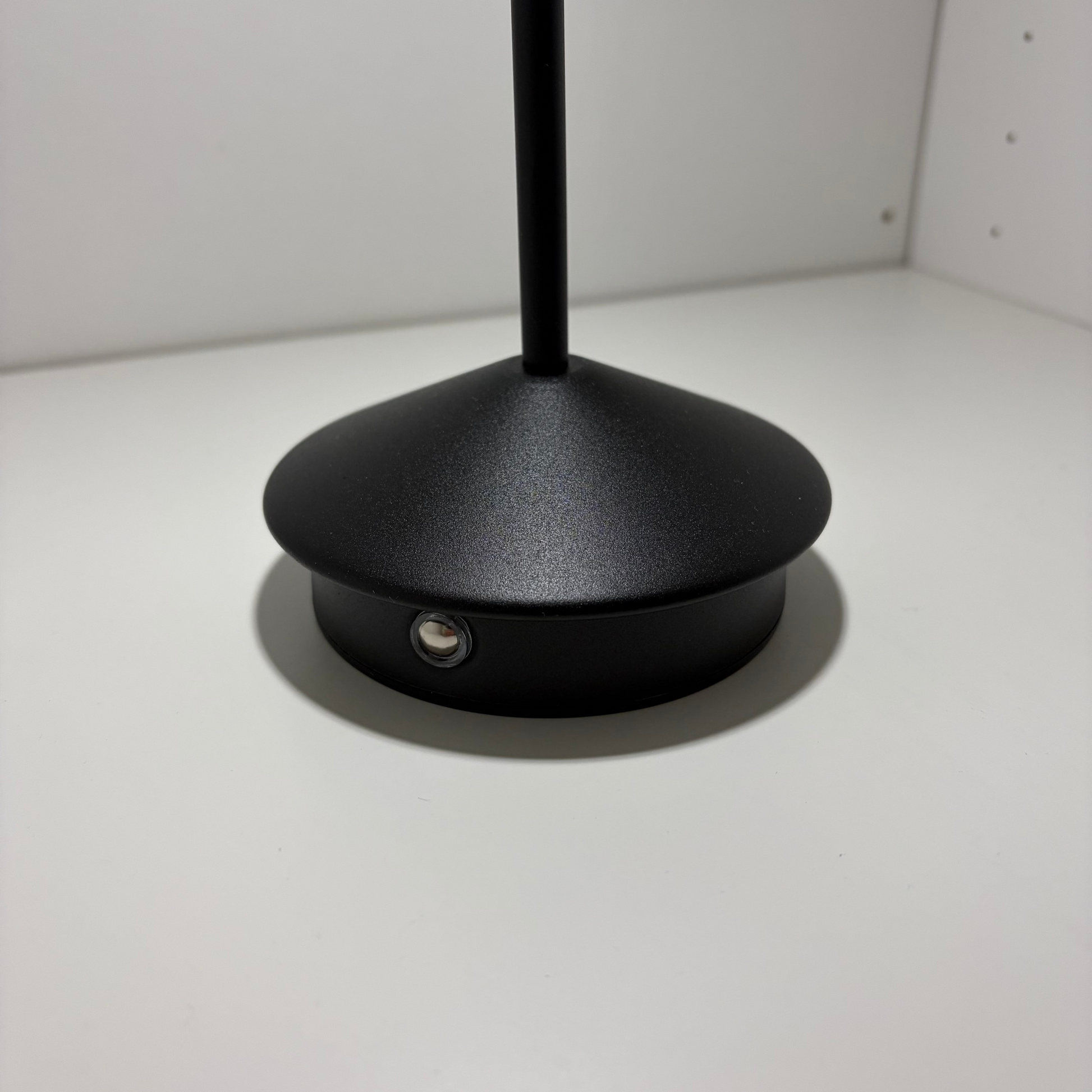 Touch LED Tischlampe – kabellos, modern, sofort einsatzbereit