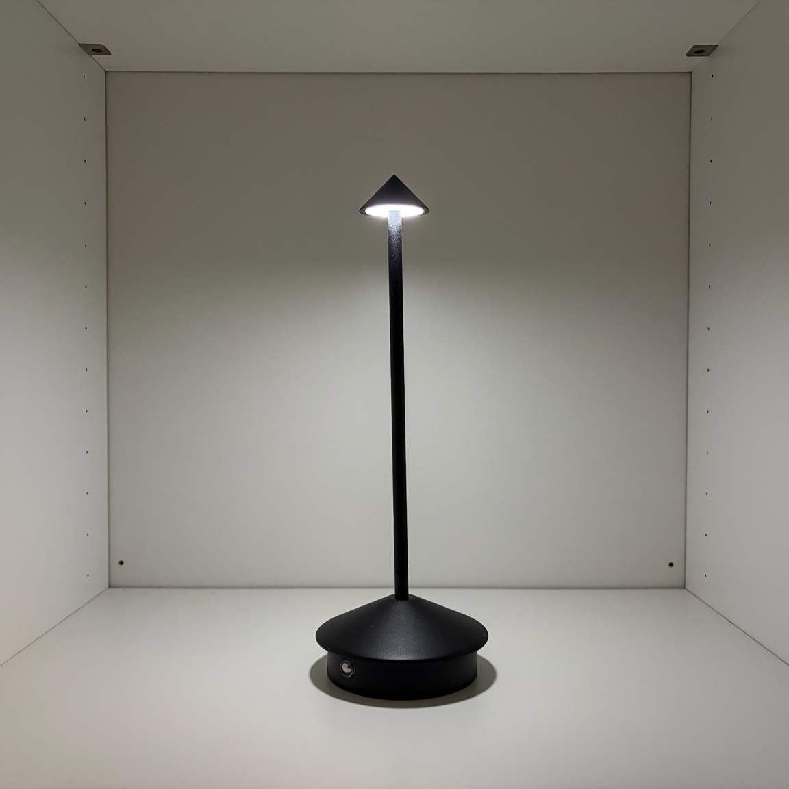 Touch LED Tischlampe – kabellos, modern, sofort einsatzbereit