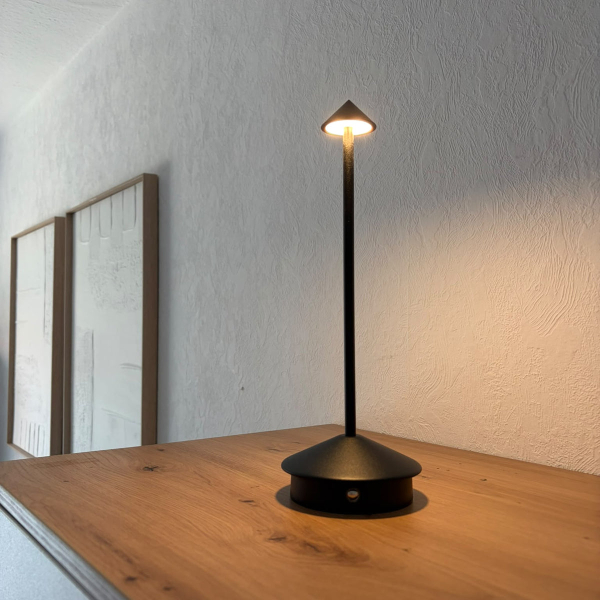 Touch LED Tischlampe – kabellos, modern, sofort einsatzbereit