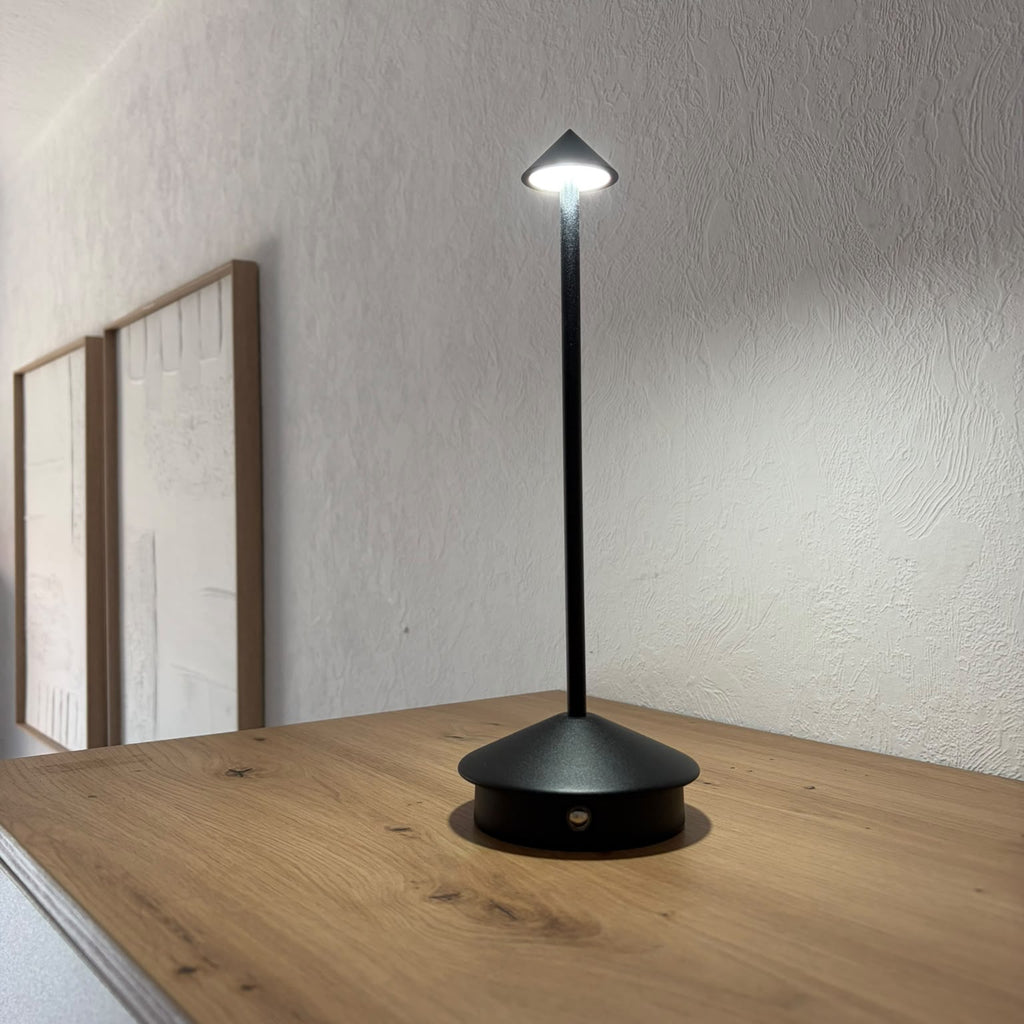 Touch LED Tischlampe – kabellos, modern, sofort einsatzbereit
